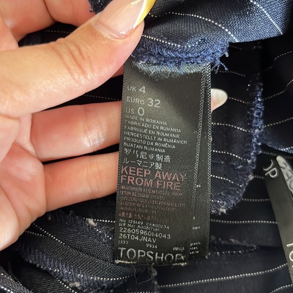 TOPSHOP Petite Navy Pinstripe Tapered Trousers - Picture 5 of 6